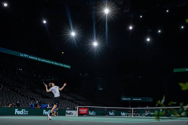 Paris, France le 7 novembre 2020 - L Allemand Alexander ZVEREV contre l Espagnol Rafael NADAL lors de la demi-finale de tennis en simple masculin au cinquieme jour du tournoi de tennis en salle ATP, Tennis Herren World Tour Masters 1000 - Paris Masters (Paris Bercy) - a l Arena AccorHotels. Alexander ZVEREV of Germany against Rafael NADAL of Spain during their Semi Final men s singles tennis match on day 5 at the ATP World Tour Masters 1000 - Paris Masters (Paris Bercy) - indoor tennis tournament at The AccorHotels Arena in Paris on November 7, 2020.  Copyright: xAurelienxMorissardx