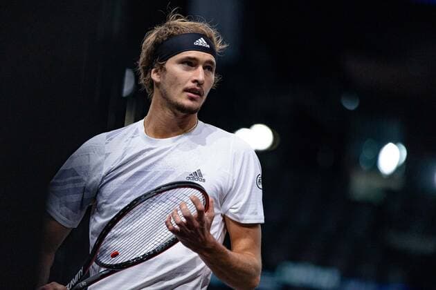 Paris, France le 7 novembre 2020 - L Allemand Alexander ZVEREV contre l Espagnol Rafael NADAL lors de la demi-finale de tennis en simple masculin au cinquieme jour du tournoi de tennis en salle ATP, Tennis Herren World Tour Masters 1000 - Paris Masters (Paris Bercy) - a l Arena AccorHotels. Alexander ZVEREV of Germany against Rafael NADAL of Spain during their Semi Final men s singles tennis match on day 5 at the ATP World Tour Masters 1000 - Paris Masters (Paris Bercy) - indoor tennis tournament at The AccorHotels Arena in Paris on November 7, 2020.  Copyright: xAurelienxMorissardx