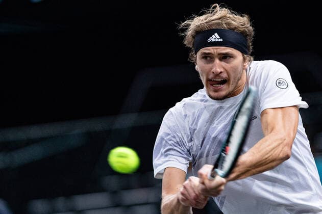 Paris, France le 7 novembre 2020 - L Allemand Alexander ZVEREV contre l Espagnol Rafael NADAL lors de la demi-finale de tennis en simple masculin au cinquieme jour du tournoi de tennis en salle ATP, Tennis Herren World Tour Masters 1000 - Paris Masters (Paris Bercy) - a l Arena AccorHotels. Alexander ZVEREV of Germany against Rafael NADAL of Spain during their Semi Final men s singles tennis match on day 5 at the ATP World Tour Masters 1000 - Paris Masters (Paris Bercy) - indoor tennis tournament at The AccorHotels Arena in Paris on November 7, 2020.  Copyright: xAurelienxMorissardx