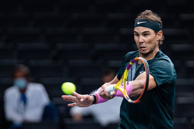 Paris, France le 7 novembre 2020 - L Espagnol Rafael NADAL contre l Allemand Alexander ZVEREV lors de la demi-finale de tennis en simple masculin au cinquieme jour du tournoi de tennis en salle ATP, Tennis Herren World Tour Masters 1000 - Paris Masters (Paris Bercy) - a l Arena AccorHotels. Rafael NADAL of Spain against Alexander ZVEREV of Germany during their Semi Final men s singles tennis match on day 5 at the ATP World Tour Masters 1000 - Paris Masters (Paris Bercy) - indoor tennis tournament at The AccorHotels Arena in Paris on November 7, 2020.  Copyright: xAurelienxMorissardx