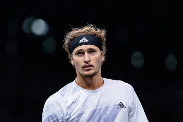 Paris, France le 7 novembre 2020 - L Allemand Alexander ZVEREV contre l Espagnol Rafael NADAL lors de la demi-finale de tennis en simple masculin au cinquieme jour du tournoi de tennis en salle ATP, Tennis Herren World Tour Masters 1000 - Paris Masters (Paris Bercy) - a l Arena AccorHotels. Alexander ZVEREV of Germany against Rafael NADAL of Spain during their Semi Final men s singles tennis match on day 5 at the ATP World Tour Masters 1000 - Paris Masters (Paris Bercy) - indoor tennis tournament at The AccorHotels Arena in Paris on November 7, 2020.  Copyright: xAurelienxMorissardx