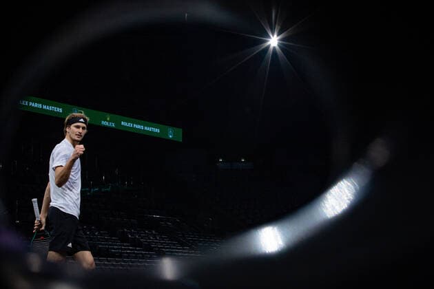 Paris, France le 7 novembre 2020 - L Allemand Alexander ZVEREV contre l Espagnol Rafael NADAL lors de la demi-finale de tennis en simple masculin au cinquieme jour du tournoi de tennis en salle ATP, Tennis Herren World Tour Masters 1000 - Paris Masters (Paris Bercy) - a l Arena AccorHotels. Alexander ZVEREV of Germany against Rafael NADAL of Spain during their Semi Final men s singles tennis match on day 5 at the ATP World Tour Masters 1000 - Paris Masters (Paris Bercy) - indoor tennis tournament at The AccorHotels Arena in Paris on November 7, 2020.  Copyright: xAurelienxMorissardx