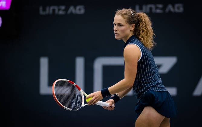 November 7, 2020, Linz, AUSTRIA: Mira Antonitsch of Austria in action during the first qualifications round at the 2020 Upper Austria Ladies Linz WTA, Tennis Damen International tennis tournament against Jacqueline Cristian of Romania Linz AUSTRIA - ZUMAa181 20201107_zaa_a181_127 Copyright: xRobxPrangex