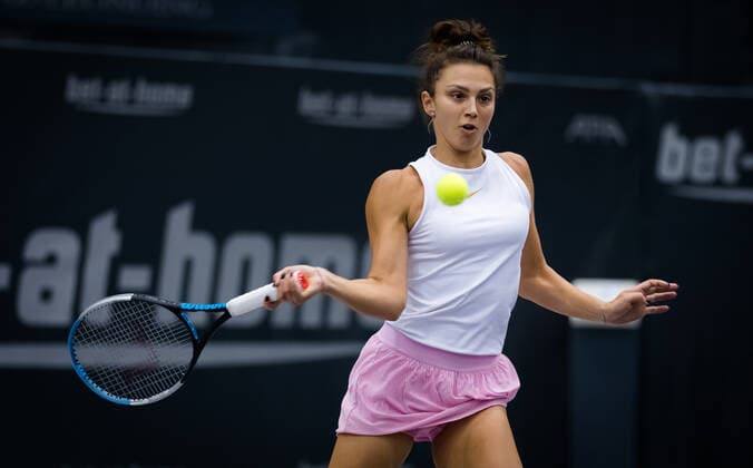 November 7, 2020, Linz, AUSTRIA: Jacqueline Cristian of Romania in action during the first qualifications round at the 2020 Upper Austria Ladies Linz WTA, Tennis Damen International tennis tournament against Mira Antonitsch of Austria Linz AUSTRIA - ZUMAa181 20201107_zaa_a181_132 Copyright: xRobxPrangex