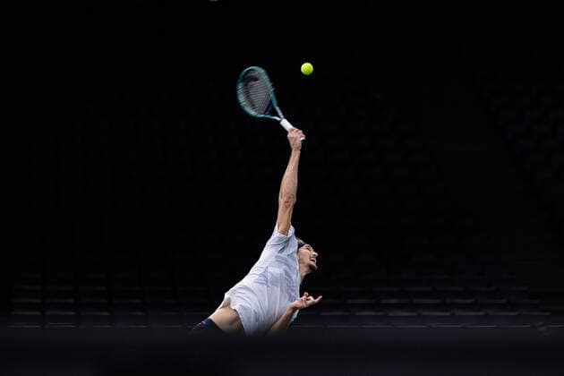 Paris, France le 8 novembre 2020 - L Allemand Alexander ZVEREV contre le Russe Daniil MEDVEDEV lors de la finale de tennis en simple masculin du tournoi de tennis en salle ATP, Tennis Herren World Tour Masters 1000 - Paris Masters (Paris Bercy) - a l Arena AccorHotels. Alexander ZVEREV of Germany against Daniil MEDVEDEV of Russia during their Final men s singles tennis match at the ATP World Tour Masters 1000 - Paris Masters (Paris Bercy) - indoor tennis tournament at The AccorHotels Arena in Paris on November 8, 2020.  Copyright: xAurelienxMorissardx