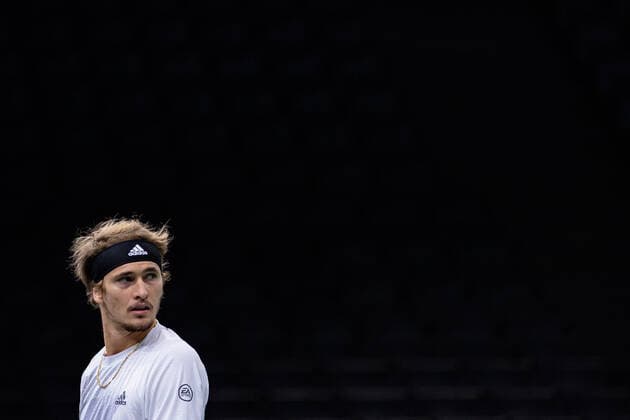 Paris, France le 8 novembre 2020 - L Allemand Alexander ZVEREV contre le Russe Daniil MEDVEDEV lors de la finale de tennis en simple masculin du tournoi de tennis en salle ATP, Tennis Herren World Tour Masters 1000 - Paris Masters (Paris Bercy) - a l Arena AccorHotels. Alexander ZVEREV of Germany against Daniil MEDVEDEV of Russia during their Final men s singles tennis match at the ATP World Tour Masters 1000 - Paris Masters (Paris Bercy) - indoor tennis tournament at The AccorHotels Arena in Paris on November 8, 2020.  Copyright: xAurelienxMorissardx