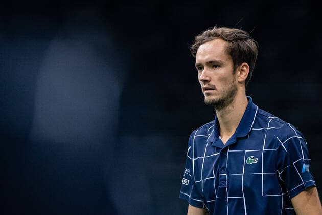 Paris, France le 8 novembre 2020 - Le Russe Daniil MEDVEDEV contre l Allemand Alexander ZVEREV lors de la finale de tennis en simple masculin du tournoi de tennis en salle ATP, Tennis Herren World Tour Masters 1000 - Paris Masters (Paris Bercy) - a l Arena AccorHotels. Daniil MEDVEDEV of Russia against Alexander ZVEREV of Germany during their Final men s singles tennis match at the ATP World Tour Masters 1000 - Paris Masters (Paris Bercy) - indoor tennis tournament at The AccorHotels Arena in Paris on November 8, 2020.  Copyright: xAurelienxMorissardx