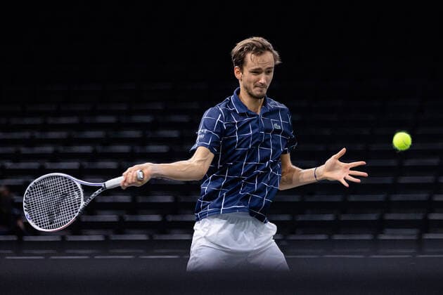 Paris, France le 8 novembre 2020 - Le Russe Daniil MEDVEDEV contre l Allemand Alexander ZVEREV lors de la finale de tennis en simple masculin du tournoi de tennis en salle ATP, Tennis Herren World Tour Masters 1000 - Paris Masters (Paris Bercy) - a l Arena AccorHotels. Daniil MEDVEDEV of Russia against Alexander ZVEREV of Germany during their Final men s singles tennis match at the ATP World Tour Masters 1000 - Paris Masters (Paris Bercy) - indoor tennis tournament at The AccorHotels Arena in Paris on November 8, 2020.  Copyright: xAurelienxMorissardx