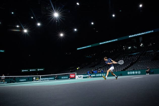Paris, France le 8 novembre 2020 - Le Russe Daniil MEDVEDEV contre l Allemand Alexander ZVEREV lors de la finale de tennis en simple masculin du tournoi de tennis en salle ATP, Tennis Herren World Tour Masters 1000 - Paris Masters (Paris Bercy) - a l Arena AccorHotels. Daniil MEDVEDEV of Russia against Alexander ZVEREV of Germany during their Final men s singles tennis match at the ATP World Tour Masters 1000 - Paris Masters (Paris Bercy) - indoor tennis tournament at The AccorHotels Arena in Paris on November 8, 2020.  Copyright: xAurelienxMorissardx