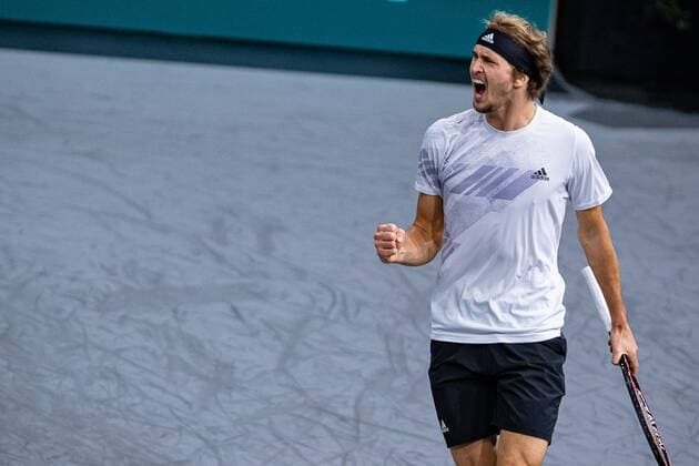 Paris, France le 8 novembre 2020 - L Allemand Alexander ZVEREV contre le Russe Daniil MEDVEDEV lors de la finale de tennis en simple masculin du tournoi de tennis en salle ATP, Tennis Herren World Tour Masters 1000 - Paris Masters (Paris Bercy) - a l Arena AccorHotels. Alexander ZVEREV of Germany against Daniil MEDVEDEV of Russia during their Final men s singles tennis match at the ATP World Tour Masters 1000 - Paris Masters (Paris Bercy) - indoor tennis tournament at The AccorHotels Arena in Paris on November 8, 2020.  Copyright: xAurelienxMorissardx