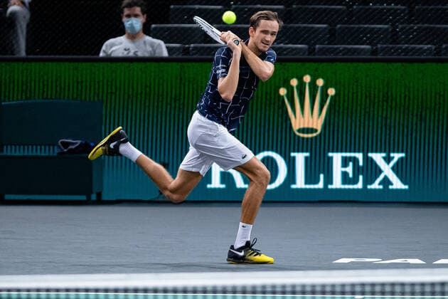 Paris, France le 8 novembre 2020 - Le Russe Daniil MEDVEDEV contre l Allemand Alexander ZVEREV lors de la finale de tennis en simple masculin du tournoi de tennis en salle ATP, Tennis Herren World Tour Masters 1000 - Paris Masters (Paris Bercy) - a l Arena AccorHotels. Daniil MEDVEDEV of Russia against Alexander ZVEREV of Germany during their Final men s singles tennis match at the ATP World Tour Masters 1000 - Paris Masters (Paris Bercy) - indoor tennis tournament at The AccorHotels Arena in Paris on November 8, 2020.  Copyright: xAurelienxMorissardx