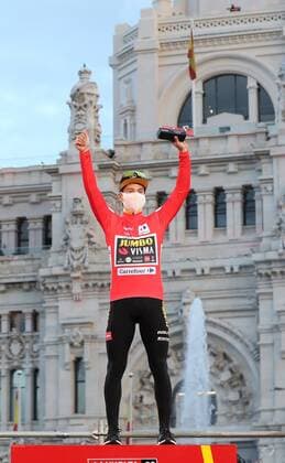 Slovenian rider Primoz Roglic, of Jumbo-Visma team, celebrates on the podium after winning the Vuelta a Espana 2020 cycling race, following the final stage, a 124.2 km race from La Zarzuela horse racecourse to Madrid, central Spain, 08 November 2020. Vuelta a Espana 2020 - Final stage !ACHTUNG: NUR REDAKTIONELLE NUTZUNG!  Copyright: xKikoxHuescax GRAF6400 20201108-637404556025233876
