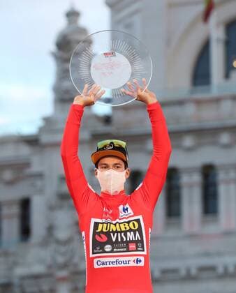 Slovenian rider Primoz Roglic, of Jumbo-Visma team, celebrates on the podium after winning the Vuelta a Espana 2020 cycling race, following the final stage, a 124.2 km race from La Zarzuela horse racecourse to Madrid, central Spain, 08 November 2020. Vuelta a Espana 2020 - Final stage !ACHTUNG: NUR REDAKTIONELLE NUTZUNG!  Copyright: xKikoxHuescax GRAF6435 20201108-637404563944154420