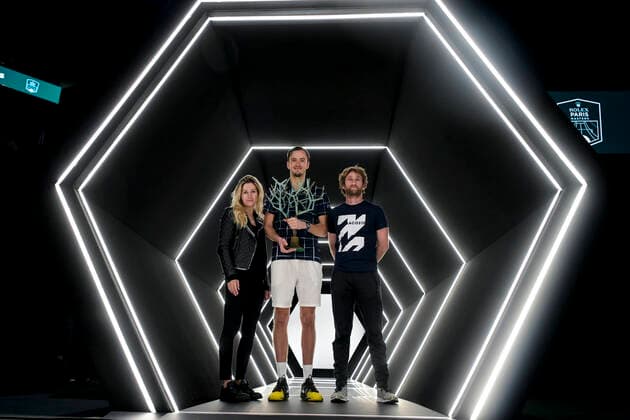 Daniil Medvedev (Rus) posant avec le trophee dans le tunnel d entree avec sa femme Daria Medvedeva et son coach Gilles Cervara TENNIS : Rolex Paris Masters - Finale - 08 11 2020 JBAutissier Panoramic 
