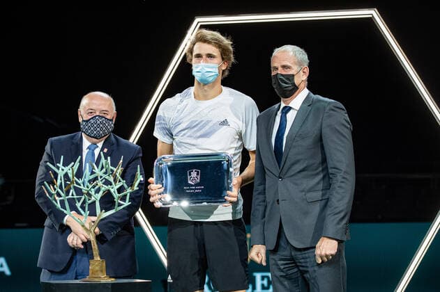 Paris, France le 8 novembre 2020 - L Allemand Alexander ZVEREV perd en finale de tennis en simple masculin du tournoi de tennis en salle ATP, Tennis Herren World Tour Masters 1000 - Paris Masters (Paris Bercy) - a l Arena AccorHotels. Alexander ZVEREV losts the Final men s singles tennis match at the ATP World Tour Masters 1000 - Paris Masters (Paris Bercy) - indoor tennis tournament at The AccorHotels Arena in Paris on November 8, 2020.  Copyright: xAurelienxMorissardx