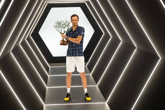 Paris, France le 8 novembre 2020 - Le Russe Daniil MEDVEDEV pose avec le trophee de la finale de tennis en simple masculin du tournoi de tennis en salle ATP, Tennis Herren World Tour Masters 1000 - Paris Masters (Paris Bercy) - a l Arena AccorHotels. Daniil MEDVEDEV of Russia poses with the trophy of the Final men s singles tennis match at the ATP World Tour Masters 1000 - Paris Masters (Paris Bercy) - indoor tennis tournament at The AccorHotels Arena in Paris on November 8, 2020.  Copyright: xAurelienxMorissardx