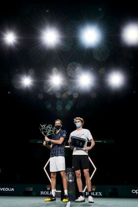 Daniil Medvedev (Rus) et Alexander Zverev (Ger) posant respectivement avec le trophee du vainqueur et celui du finaliste TENNIS : Rolex Paris Masters - Finale - 08 11 2020 JBAutissier Panoramic 