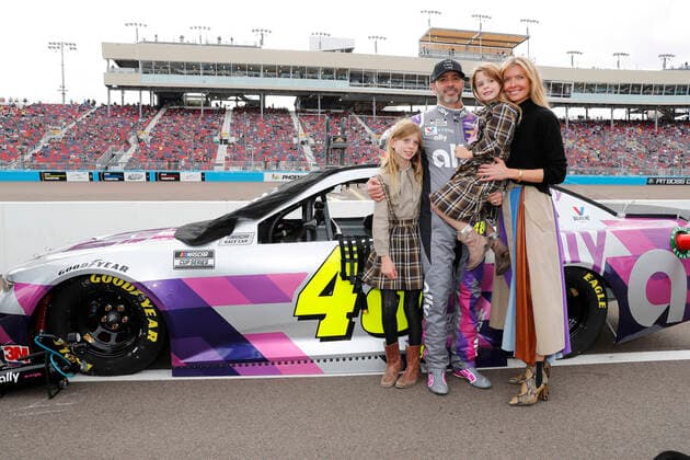 Bilder des Jahres 2020, Sport 11 November Sport Themen der Woche KW45 November 8, 2020, Avondale, Arizona, USA: Jimmie Johnson (48) says goodbye as he retires from NASCAR, Motorsport, USA before the Season Finale 500 at Phoenix Raceway in Avondale, Arizona. Avondale USA - ZUMAa161 20201108_zaa_a161_030 Copyright: xStephenxA.xArcex