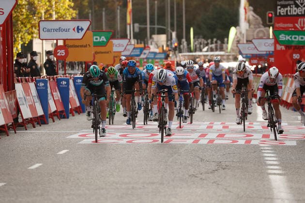 08-11-2020 Vuelta A Espana; Tappa 18 Hipodromo De La Zarzuela - Madrid; 2020, Bora - Hansgrohe; 2020, Deceuninck - Quick Step; Ackermann, Pascal; Bennett, Sam; Madrid; 