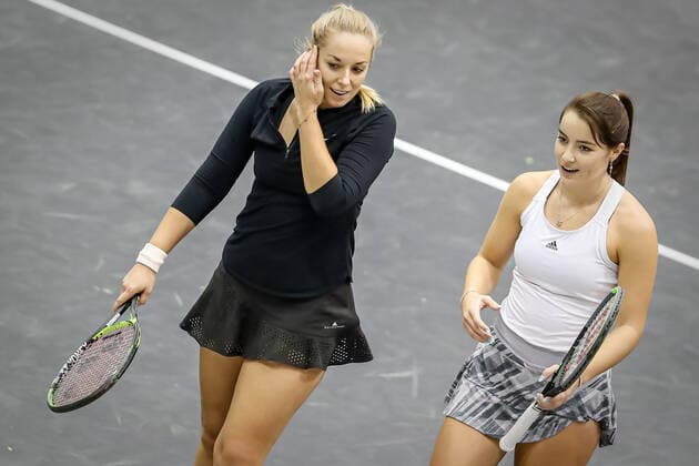 TENNIS - WTA, Tennis Damen Upper Austria Ladies Linz LINZ,AUSTRIA,09.NOV.20 - TENNIS - WTA Tour, Upper Austria Ladies Linz. Image shows Sabine Lisicki (GER) and Jodie Burrage (GBR). GEPAxpictures xManfredxBinder