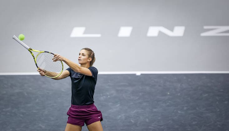 TENNIS - WTA, Tennis Damen Upper Austria Ladies Linz LINZ,AUSTRIA,10.NOV.20 - TENNIS - WTA Tour, Upper Austria Ladies Linz. Image shows Barbara Haas (AUT) during warm up. GEPAxpictures xManfredxBinder