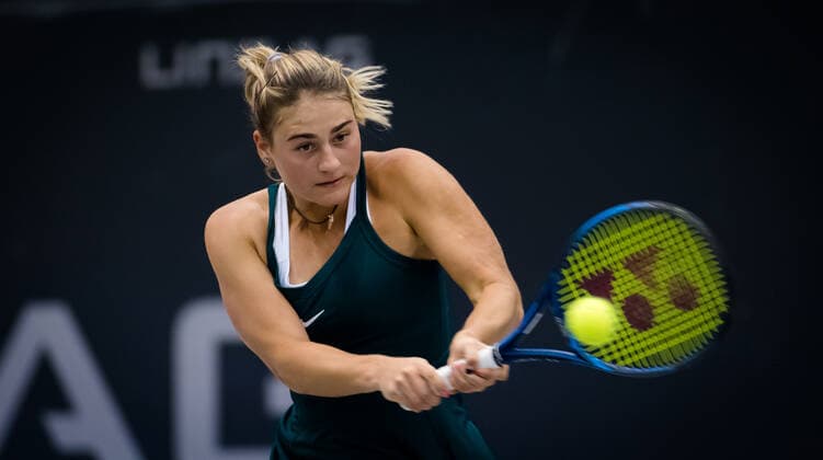 November 10, 2020, Linz, AUSTRIA: Marta Kostyuk of Russia in action during the first round at the 2020 Upper Austria Ladies Linz WTA, Tennis Damen International tennis tournament against Vera Zvonareva of Russia Linz AUSTRIA - ZUMAa181 20201110_zaa_a181_171 Copyright: xRobxPrangex