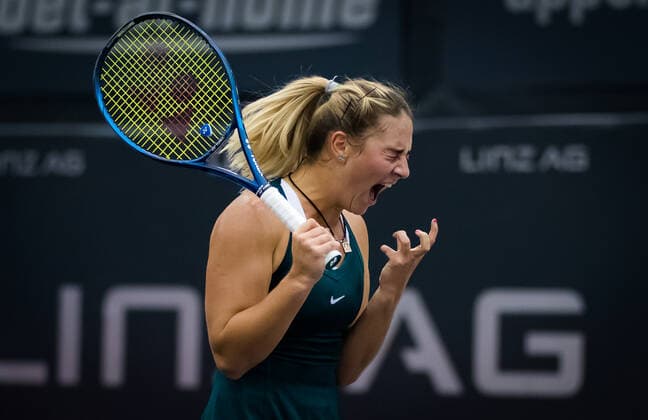 November 10, 2020, Linz, AUSTRIA: Marta Kostyuk of Russia in action during the first round at the 2020 Upper Austria Ladies Linz WTA, Tennis Damen International tennis tournament against Vera Zvonareva of Russia Linz AUSTRIA - ZUMAa181 20201110_zaa_a181_180 Copyright: xRobxPrangex
