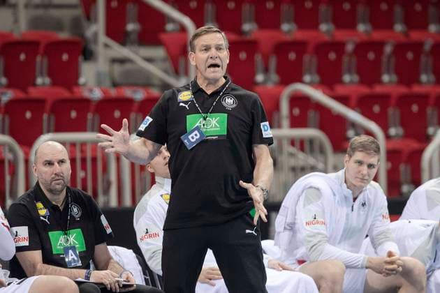 Coach Alfred GISLASON GER, Mi front engaged, upset gesticulating gesture, gesture handball international match European Championship qualification of men 1 matchday Germany GER Bosnia Herzegovina BIH 25 21, in Duesseldorf Germany on 05 11 2020
