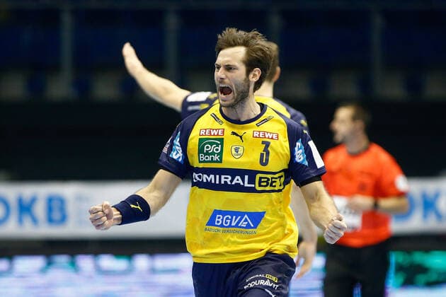 Bilder des Jahres 2020, Sport 11 November Sport Themen der Woche KW46 Sport Bilder des Tages 11.11.2020, xtgx, Handball Liqui Moly HBL, SC Magdeburg - Rhein Neckar Loewen emspor, v.l. Uwe Gensheimer (Rhein Neckar Loewen, 3) Jubel, Torjubel, jubelt ueber das Tor, celebrate the goal, celebration GETEC Arena *** 11 11 2020, xtgx, Handball Liqui Moly HBL, SC Magdeburg Rhein Neckar Loewen emspor, from l Uwe Gensheimer Rhein Neckar Loewen, 3 cheers, goal celebration, cheers for the goal, celebrate the goal, celebration GETEC Arena