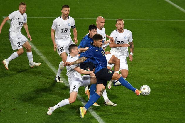 Artur Pikk of Estonia and Giovanni Di Lorenzo of Italy compete for the ball during the friendly football match between Italy and Estonia at Artemio Franchi Stadium in Firenze (Italy), November, 11th 2020. Photo Andrea Staccioli Insidefoto andreaxstaccioli