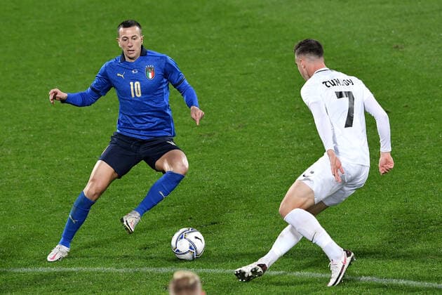 Federico Bernardeschi of Italy and Georgi Tunjov of Estonia compete for the ball during the friendly football match between Italy and Estonia at Artemio Franchi Stadium in Firenze (Italy), November, 11th 2020. Photo Andrea Staccioli Insidefoto andreaxstaccioli