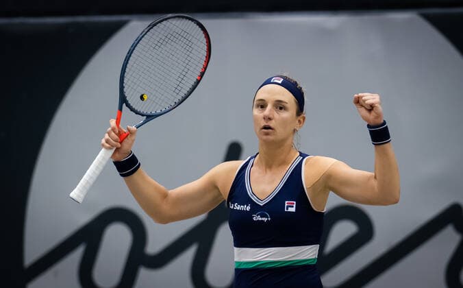 November 12, 2020, Linz, AUSTRIA: Nadia Podoroska of Argentina in action during the second round at the 2020 Upper Austria Ladies Linz WTA, Tennis Damen International tennis tournament against Camila Giorgi of Italy Linz AUSTRIA - ZUMAa181 20201112_zaa_a181_073 Copyright: xRobxPrangex