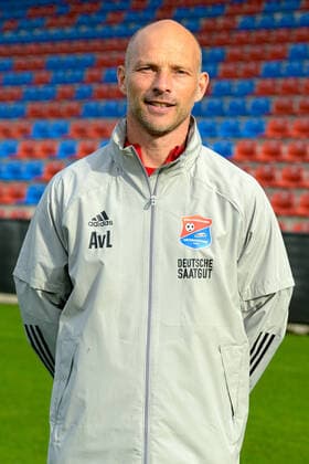 Arie van Lent head coach SpVgg Unterhaching 3 Liga, portrait xslx