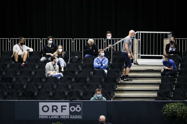 TENNIS - WTA, Tennis Damen Upper Austria Ladies Linz LINZ,AUSTRIA,13.NOV.20 - TENNIS - WTA Tour, Upper Austria Ladies Linz. Image shows coaches at the empty stands. GEPAxpictures xManfredxBinder