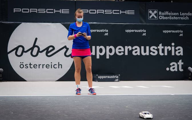 November 13, 2020, Linz, AUSTRIA: Barbora Krejcikova of the Czech Republic plays with the Porsche Taycan RC car at the 2020 Upper Austria Ladies Linz WTA, Tennis Damen International tennis tournament Linz AUSTRIA - ZUMAa181 20201113_zaa_a181_148 Copyright: xRobxPrangex