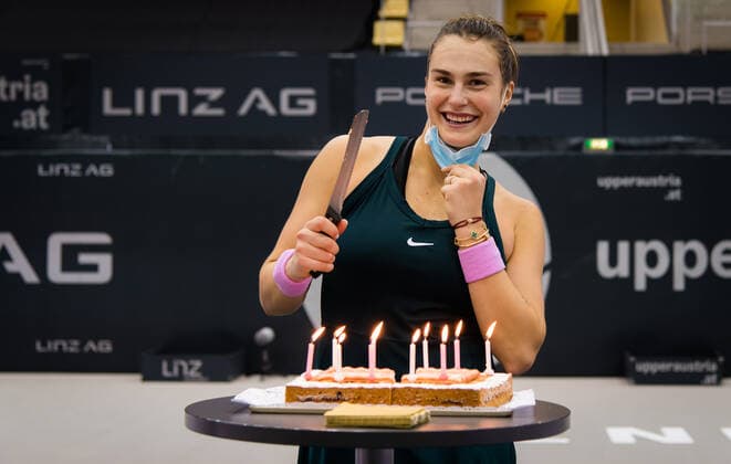 November 14, 2020, Linz, AUSTRIA: Aryna Sabalenka of Belarus receives a cake after entering the Top 10 by winning the semi-final of the 2020 Upper Austria Ladies Linz WTA, Tennis Damen International tennis tournament against Barbora Krejcikova of the Czech Republic Linz AUSTRIA - ZUMAa181 20201114_zaa_a181_067 Copyright: xRobxPrangex