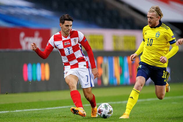 201114 Josip Brekalo of Croatia and Emil Forsberg of Sweden during the Nations League football match between Sweden and Croatia on November 14, 2020 in Stockholm. Photo: Andreas L Eriksson BILDBYRAN COP 106 JM0045 bbeng fotboll football soccer fotball landskamp nations league sverige sweden sverige a kroatien croatia *** 201114 Josip Brekalo of Croatia and Emil Forsberg of Sweden during the Nations League football match between Sweden and Croatia on November 14, 2020 in Stockholm Photo Andreas L Eriksson BILDBYRAN COP 106 JM0045 bbeng fotboll football soccer fotball landskamp nations league sverige sweden sverige a kroatien croatia,  Copyright: ANDREASxLxERIKSSON BB201114AE011