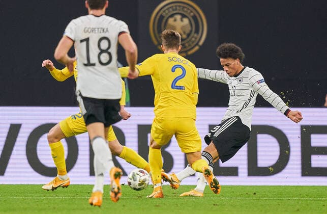Leroy SANE, DFB 19 scores, shoots goal for , Tor, Treffer, 1-1 in the match GERMANY - UKRAINE UEFA Nations League, German Football Nationalteam, DFB , Season 2020 2021 in Leipzig, Germany, November 14, 2020