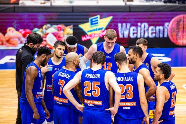 Hanging heads at the Syntainics MBC during the match season 2020 2021 Men in the EasyCredit Bundesliga between Syntainics MBC and Harko Merlins Crailsheimin in the Stadthalle Weissenfels on November 14th, 2020 in Weissenfels, Saxony Anhalt, Germany