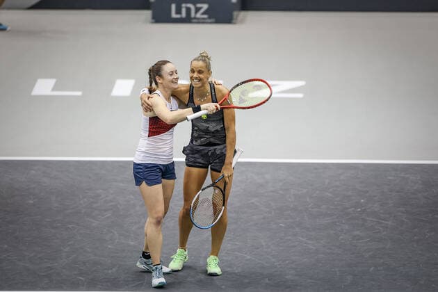 TENNIS - WTA, Tennis Damen Upper Austria Ladies Linz LINZ,AUSTRIA,15.NOV.20 - TENNIS - WTA Tour, Upper Austria Ladies Linz, final. Image shows the rejoicing of Tamara Zidansek (SLO) and Arantxa Rus (NED). GEPAxpictures xManfredxBinder