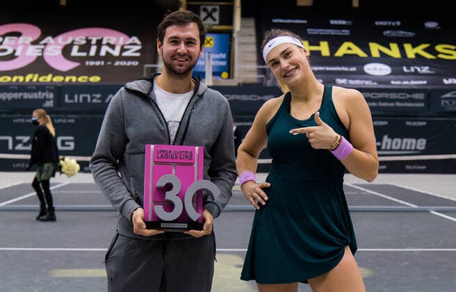 November 15, 2020, Linz, AUSTRIA: Elise Mertens of Belgium & Aryna Sabalenka of Belarus and coach Anton Dubrov pose with the champions trophy after the final of the 2020 Upper Austria Ladies Linz WTA, Tennis Damen International tennis tournament Linz AUSTRIA - ZUMAa181 20201115_zaa_a181_174 Copyright: xRobxPrangex