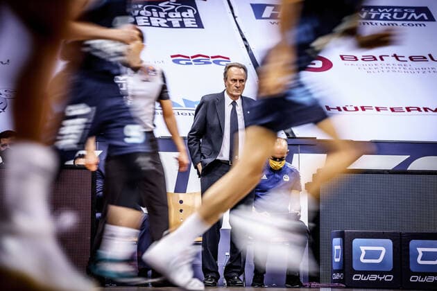 15 11 2020 easyCredit BBL 2 matchday EWE Baskets ALBA Berlin Basketball Oldenburg 15 11 2020 Season 2020 2021 easyCredit BBL 2 matchday EWE Baskets ALBA Berlin Aito Garcia Reneses Alba Berlin, Trainer only editorial use commercial use use only after consultation with the photographer Oldenburg Germany
