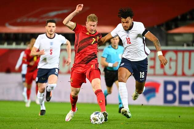 LEUVEN, BELGIUM - NOVEMBER 15 : Kevin De Bruyne forward of Belgium battles for the ball with Tyrone Mings defender of England during the UEFA Nations League match group stage final tournament - League A - Group 2 between Belgium and England on November 15, 2020 in Leuven, Belgium, 15 11 2020 ( Photo by Vincent Kalut Photonews FOOTBALL : UEFA Nations League - League A - Group 2 - Belgique vs Angleterre - 15 11 2020 PHOTONEWS PANORAMIC 