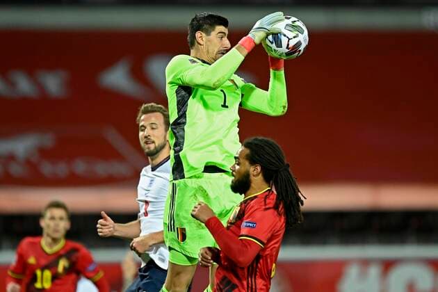 LEUVEN, BELGIUM - NOVEMBER 15 : Thibaut Courtois goalkeeper of Belgium jumps higher than Harry Kane forward of England during the UEFA Nations League match group stage final tournament - League A - Group 2 between Belgium and England on November 15, 2020 in Leuven, Belgium, 15 11 2020 ( Photo by Nico Vereecken Photo News FOOTBALL : UEFA Nations League - League A - Group 2 - Belgique vs Angleterre - 15 11 2020 PHOTONEWS PANORAMIC 
