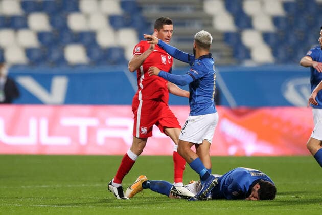 REGGIO EMILIA 15.11.2020 MECZ 5. KOLEJKA LIGA NARODOW GRUPA A1 SEZON 2020 21: WLOCHY - POLSKA --- 2020-21 UEFA NATIONS LEAGUE GROUP A1 FOOTBALL MATCH: ITALY - POLAND ROBERT LEWANDOWSKI LORENZO INSIGNE ALESSANDRO BASTONI FOT. PIOTR KUCZA FOTOPYK NEWSPIX.PL --- Newspix.pl  201115PYK0030
