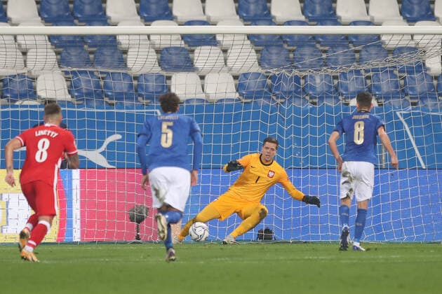 REGGIO EMILIA 15.11.2020 MECZ 5. KOLEJKA LIGA NARODOW GRUPA A1 SEZON 2020 21: WLOCHY - POLSKA --- 2020-21 UEFA NATIONS LEAGUE GROUP A1 FOOTBALL MATCH: ITALY - POLAND WOJCIECH SZCZESNY JORGINHO STRZELA GOLA FOT. PIOTR KUCZA FOTOPYK NEWSPIX.PL --- Newspix.pl  201115PYK0035