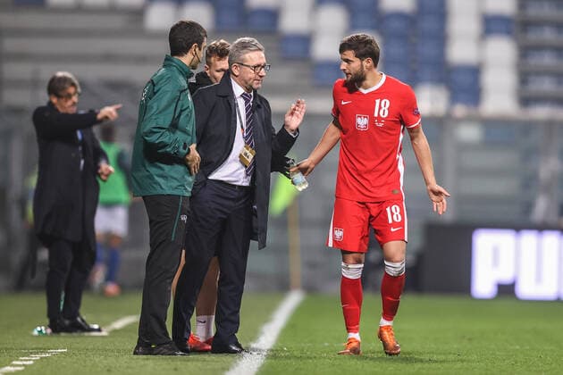 15.11.2020 REGIO EMILA, WLOCHY (REGIO EMILIA, ITALY) STADION CITTA DEL TRICOLORE PILKA NOZNA (FOOTBALL) LIGA NARODOW UEFA ( UEFA NATIONAL LEAGUE ) MECZ WLOCHY - POLSKA ( GAME ITALY - POLAND ) NZ JERZY BRZECZEK - TRENER, SELEKCJONER REPREZENTACJI POLSKI, HEAD COACH, BARTOSZ BERESZYNSKI FOTO LUKASZ GROCHALA CYFRASPORT NEWSPIX.PL --- Newspix.pl  20201115CSLG0065