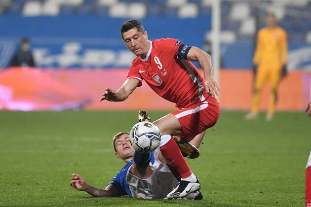 Nicolo Barella of Italy and Robert Lewandowski of Poland during the Uefa Nation League Group Stage A1 football match between Italy and Poland at Citta del Tricolore Stadium in Reggio Emilia (Italy), November, 15, 2020. Photo Andrea Staccioli Insidefoto andreaxstaccioli
