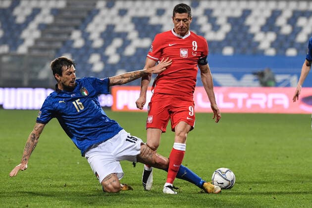 Francesco Acerbi of Italy and Robert Lewandowski of Poland during the Uefa Nation League Group Stage A1 football match between Italy and Poland at Citta del Tricolore Stadium in Reggio Emilia (Italy), November, 15, 2020. Photo Andrea Staccioli Insidefoto andreaxstaccioli