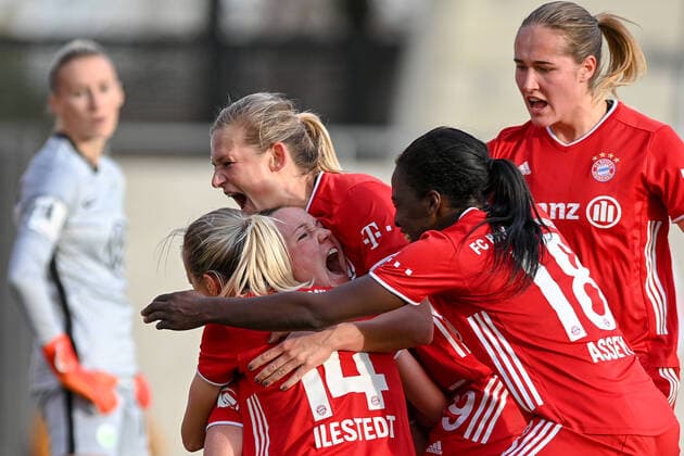 Bilder des Jahres 2020, Sport 11 November Sport Themen der Woche KW46 Sport Bilder des Tages v.li.: Amanda Ilestedt (FC Bayern Muenchen, FCB, 14) Marina Hegering (FC Bayern Muenchen, FCB, 27) Carina Wenninger (FC Bayern Muenchen, FCB, 19) Viviane Asseyi (FC Bayern Muenchen, FCB, 18) Sydney Lohmann (FC Bayern Muenchen, FCB, 12) mit Torjubel, Jubel, Torjubel, Torerfolg, celebrate the goal, goal, celebration, Jubel ueber das Tor zum 2:0 durch Marina Hegering (FC Bayern Muenchen, FCB, 27), optimistisch, Action, Aktion, 11 15 2020, Muenchen (Deutschland), Fussball, Flyeralarm Frauen-Bundesliga, FC Bayern Muenchen - VfL Wolfsburg, DFB DFL REGULATIONS PROHIBIT ANY USE OF PHOTOGRAPHS AS IMAGE SEQUENCES AND OR QUASI-VIDEO. *** v li Amanda Ilestedt FC Bayern Muenchen, FCB, 14 Marina Hegering FC Bayern Muenchen, FCB, 27 Carina Wenninger FC Bayern Muenchen, FCB, 19 Viviane Asseyi FC Bayern Muenchen, FCB, 18 Sydney Lohmann FC Bayern Muenchen, FCB, 12 with goal celebration, cheers, goal celebration, celebrate the goal, goal, celebration, Cheering for the goal of the 2 0 by Marina Hegering FC Bayern Muenchen, FCB, 27 , optimistic, Action, Action, 11 15 2020, Muenchen Germany , Football, Flyeralarm Frauen Bundesliga, FC Bayern Muenchen VfL Wolfsburg, DFB DFL REGULATIONS PROHIBIT ANY USE OF PHOTOGRAPHS AS IMAGE SEQUENCES AND OR QUASI VIDEO xslx